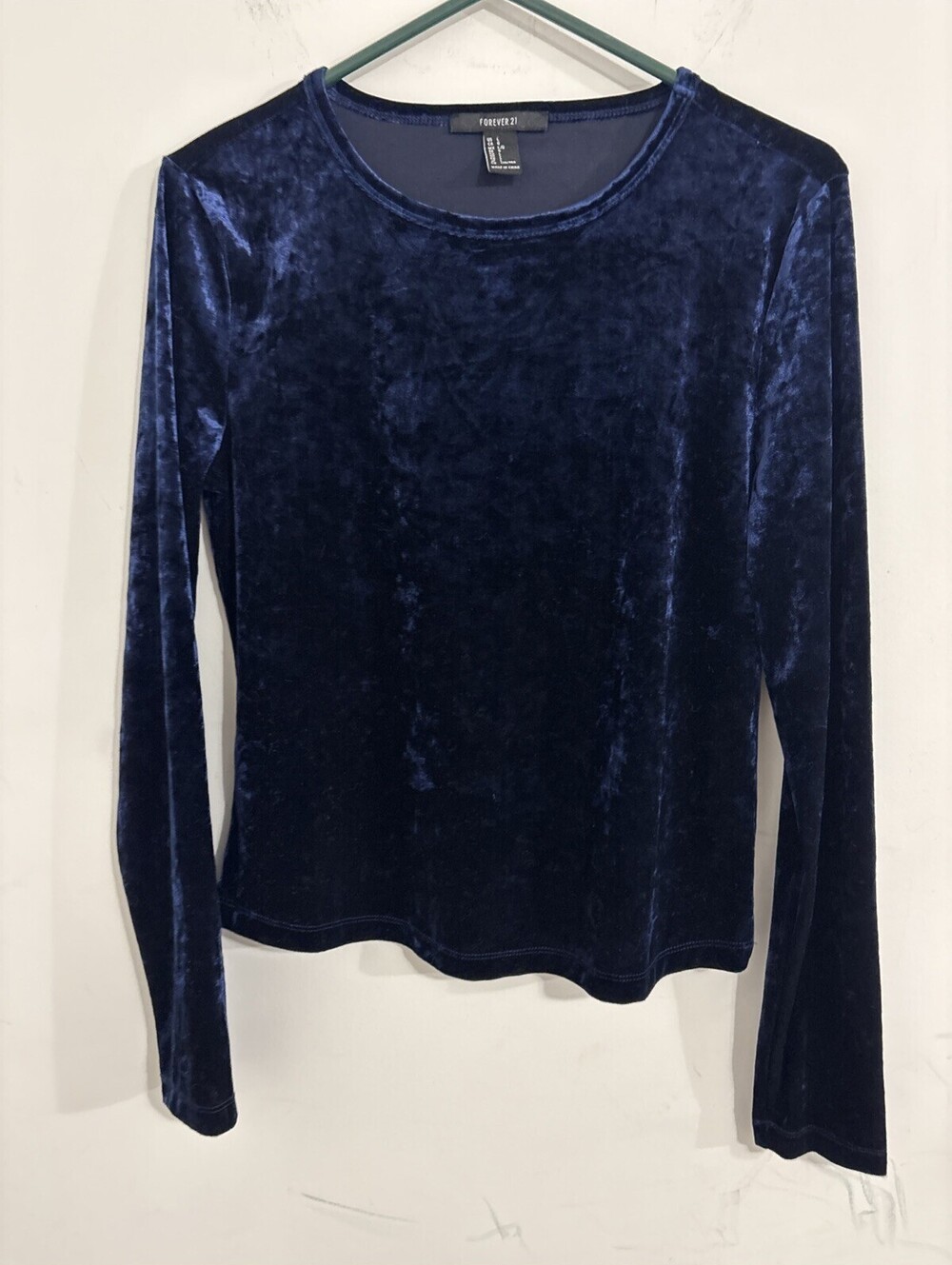 Forever 21 Women’s Dark Blue Velvet Long Sleeve Size Large NWOT